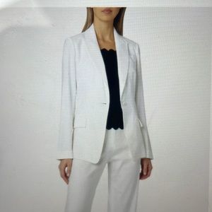 Brand new without tags Avery Linen Blazer by Milly
